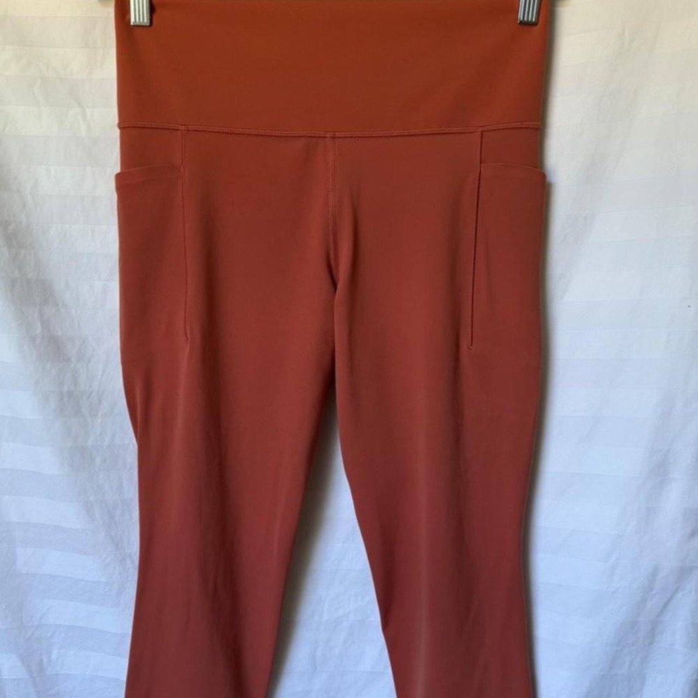Athleta Salutation Stash Pocket Tight Crop in size L